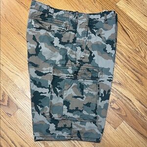 Levi's Cargo Shorts Camo Green/Brown/Tan 6-Pocket Made JUL/2014 Men's Size W/42